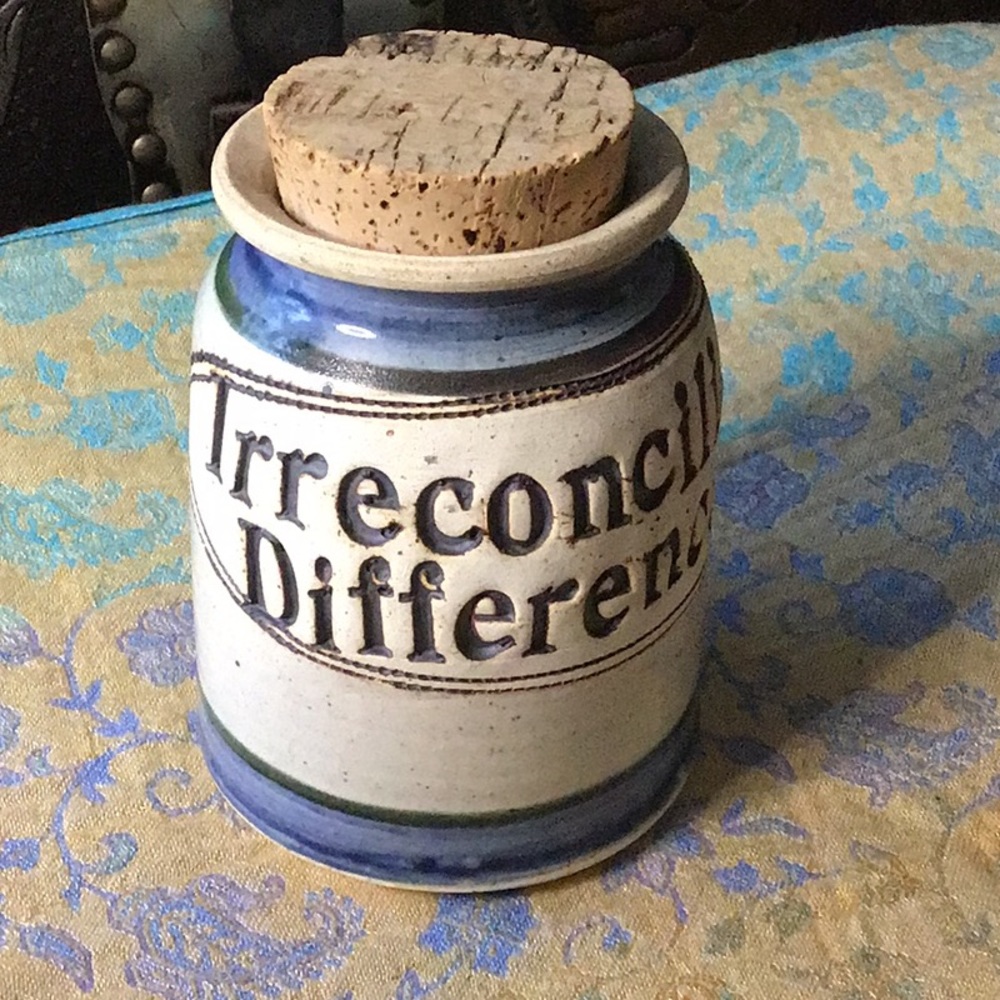 Brophy pottery word jar “Irreconcilable Differences” - Picture 3 of 6